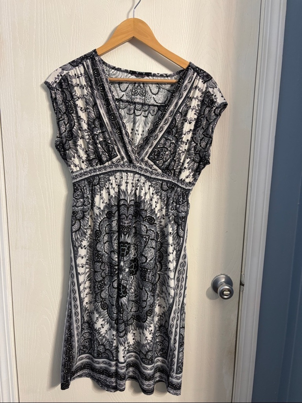 Black & White V-Neck Medallion Midi Dress